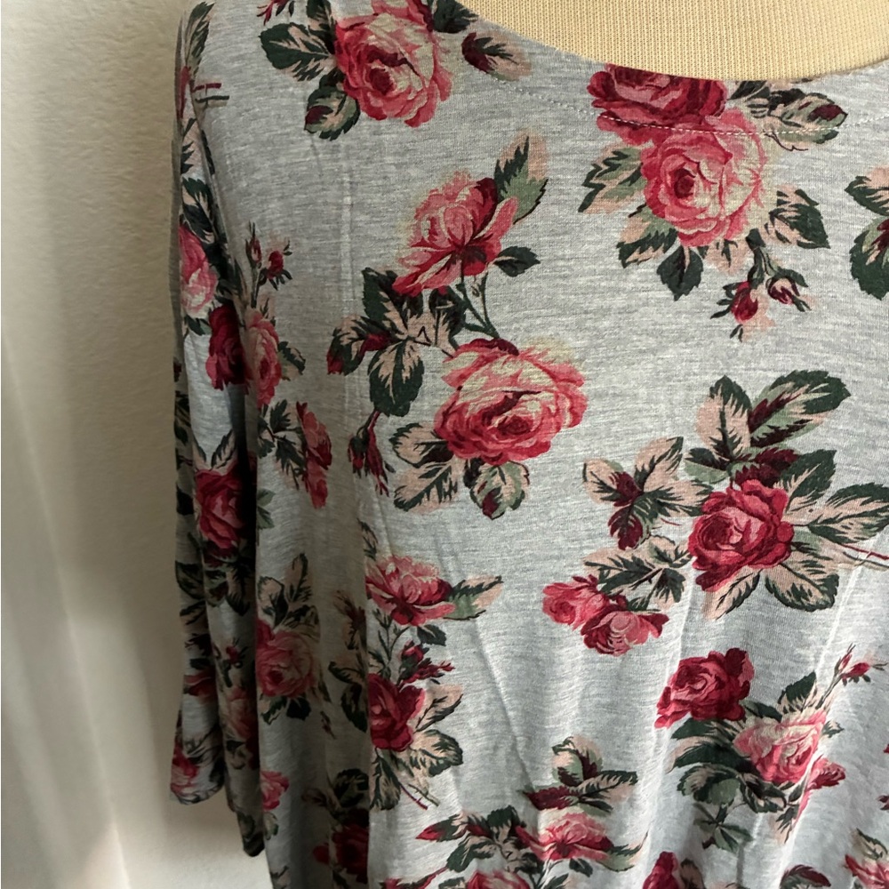 WAS $25 Shabby Chic floral top - Picture 2 of 5